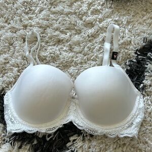 NWT Victoria’s Secret Dream Angels Lined Demi White Lace 32dd